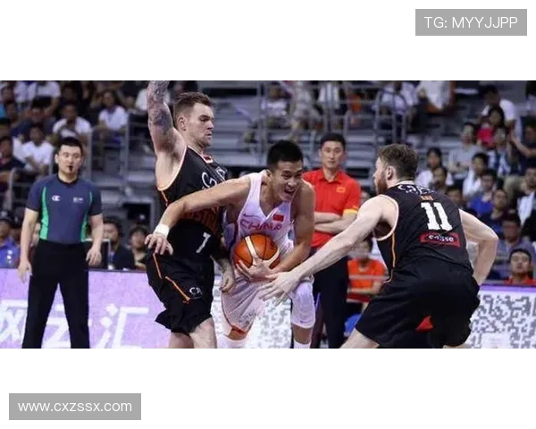 美国男篮与足球明星相遇的精彩瞬间视频引发热议与欢笑